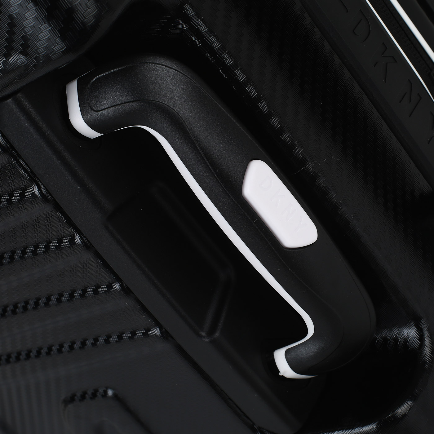 Чемодан средний M из ABS-пластика с кодовым замком DKNY DKNY-118 Blaze