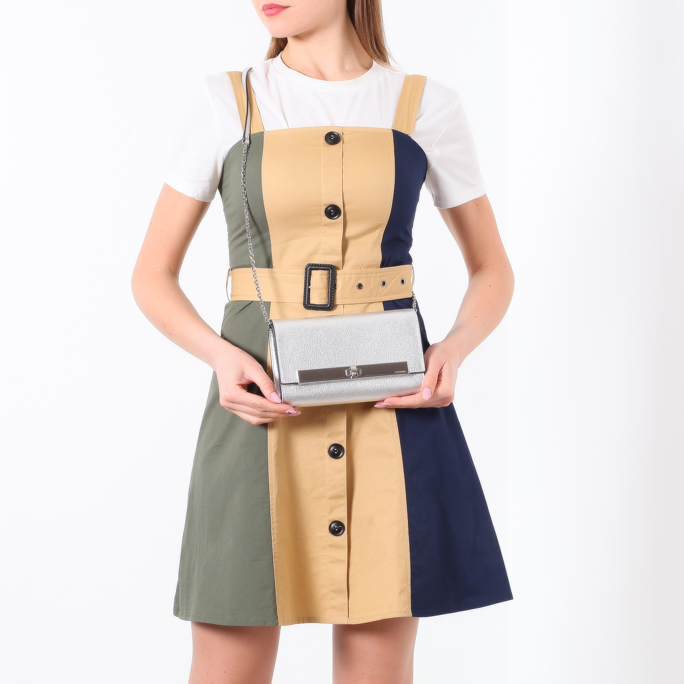 Серебристая сумочка с цепочкой Coccinelle Ara