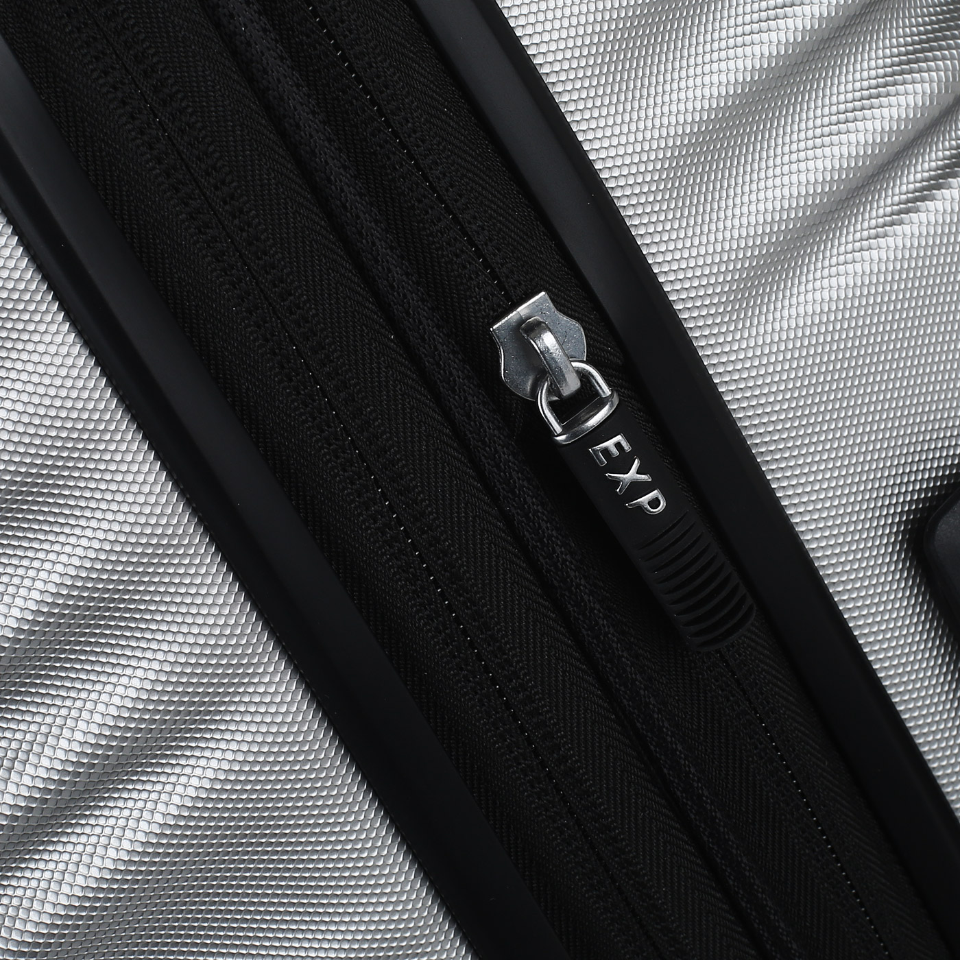 Чемодан средний M из ABS-пластика с кодовым замком Ricardo Santa Cruz 7.0