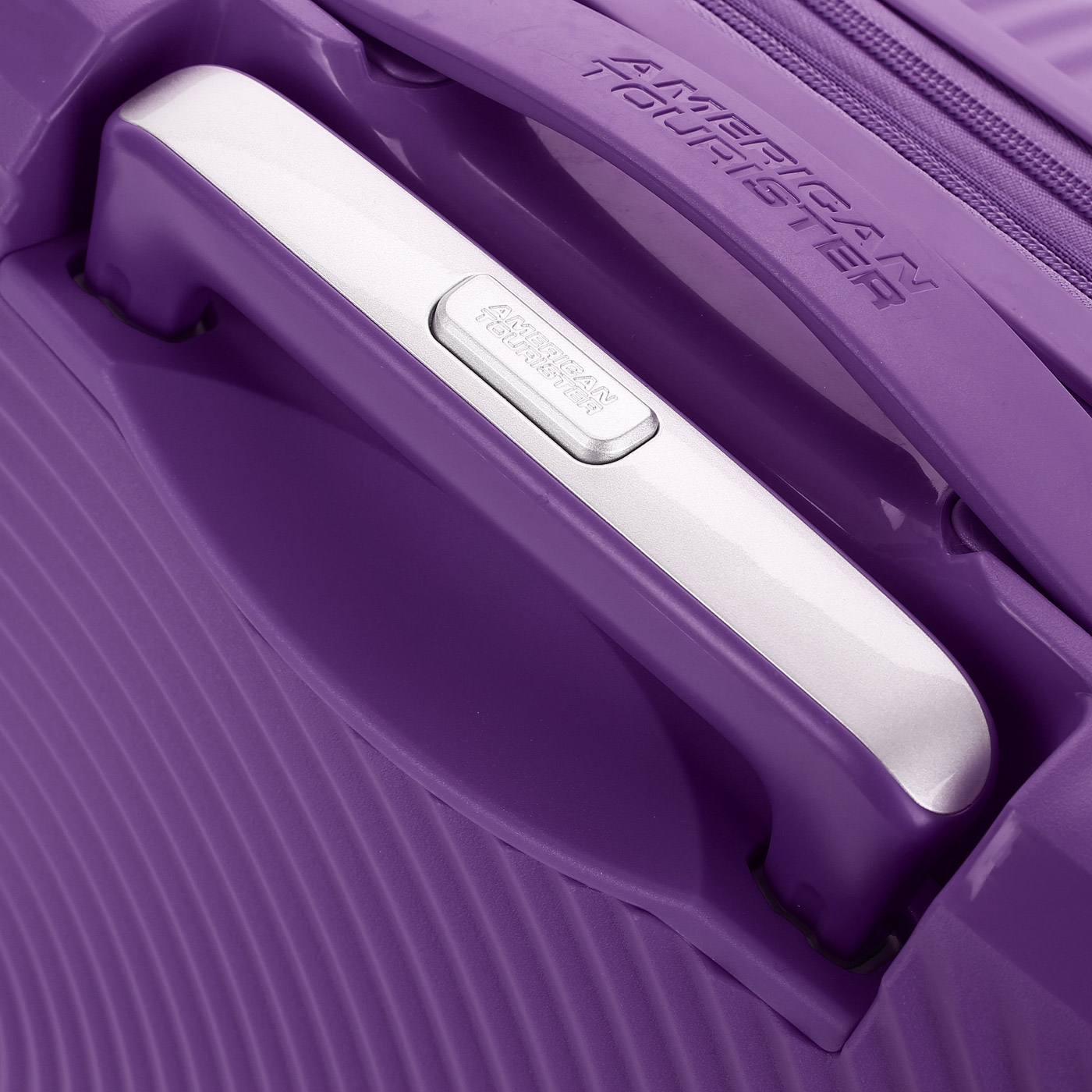 Чемодан для ручной клади из полипропилена с кодовым замком American Tourister Soundbox