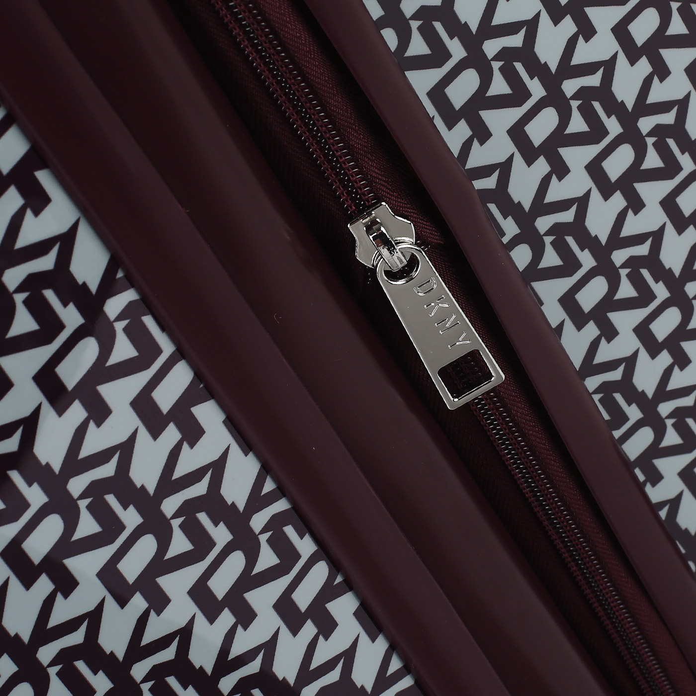 Чемодан средний M из ABS-пластика с кодовым замком DKNY DKNY-069 Vintage Signature Hardside