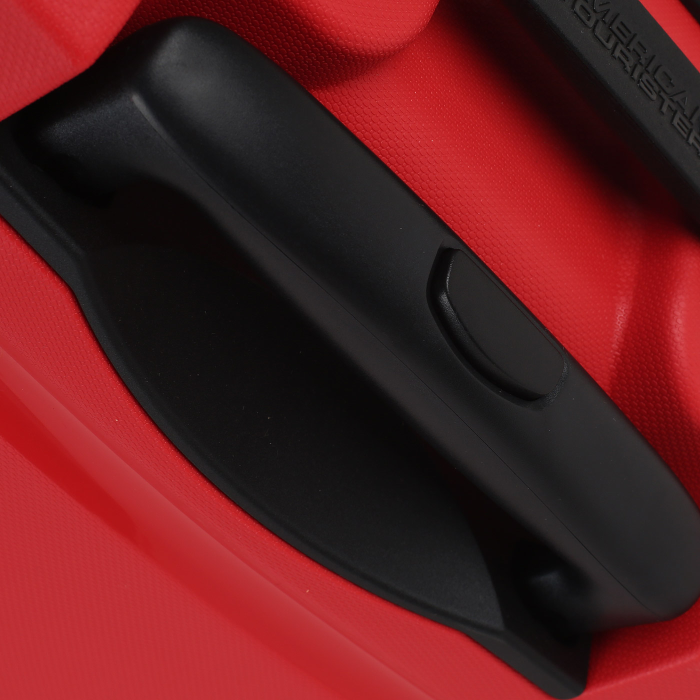 Чемодан средний M из полипропилена с кодовым замком American Tourister Bon Air