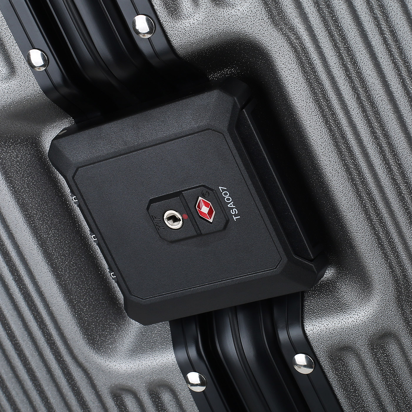 Чемодан средний M из ABS-пластика Cerruti 1881 