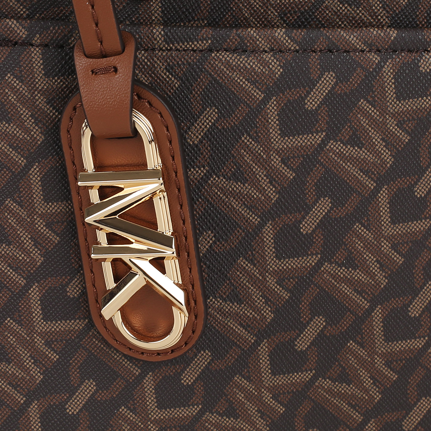 Сумка с фирменным брелоком Michael Kors Gigi