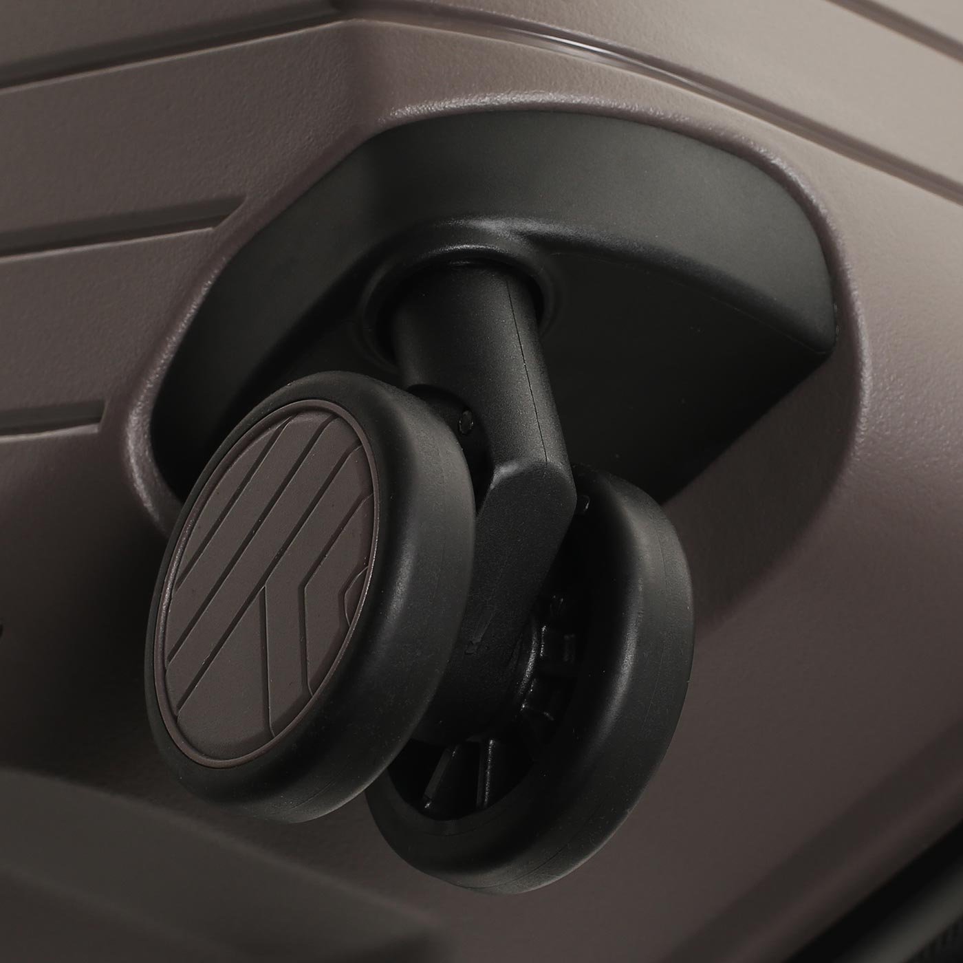 Чемодан Eberhart Allure