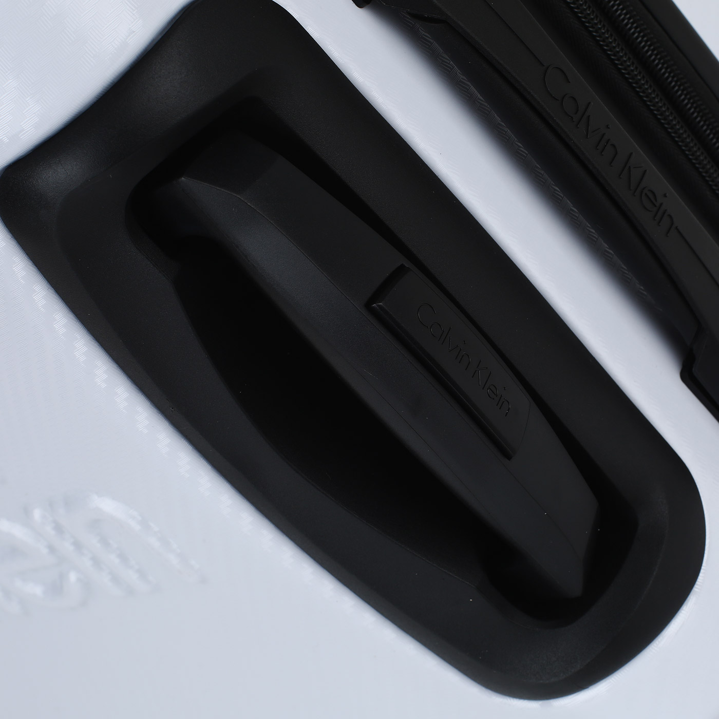 Чемодан средний M из ABS-пластика с кодовым замком Calvin Klein CK-674 Airlines HS