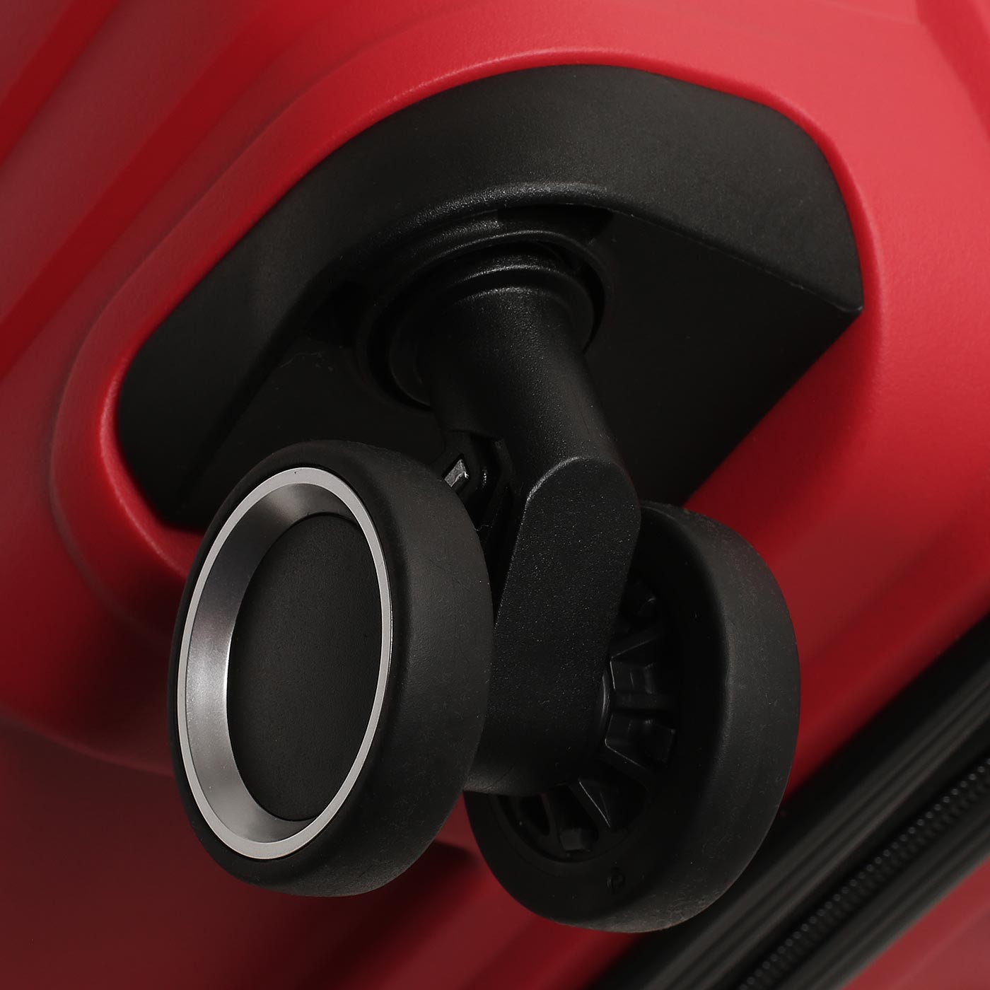 Чемодан средний M из полипропилена Sun Voyage Elite