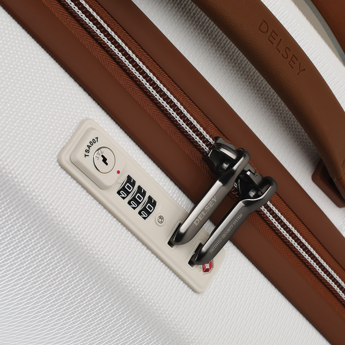 Чемодан средний M из поликарбоната Delsey Chatelet Air