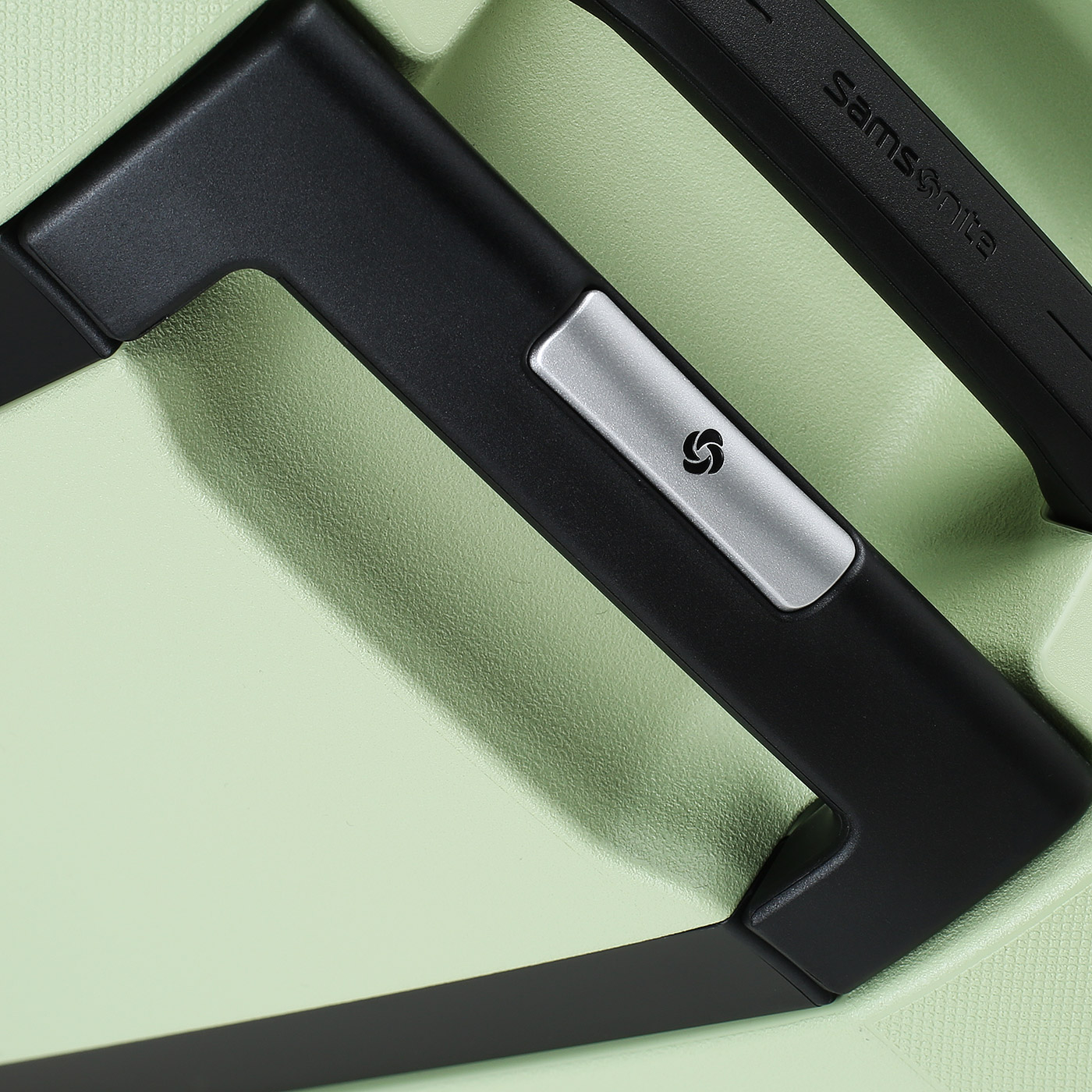 Чемодан большой L из полипропилена Samsonite Essens