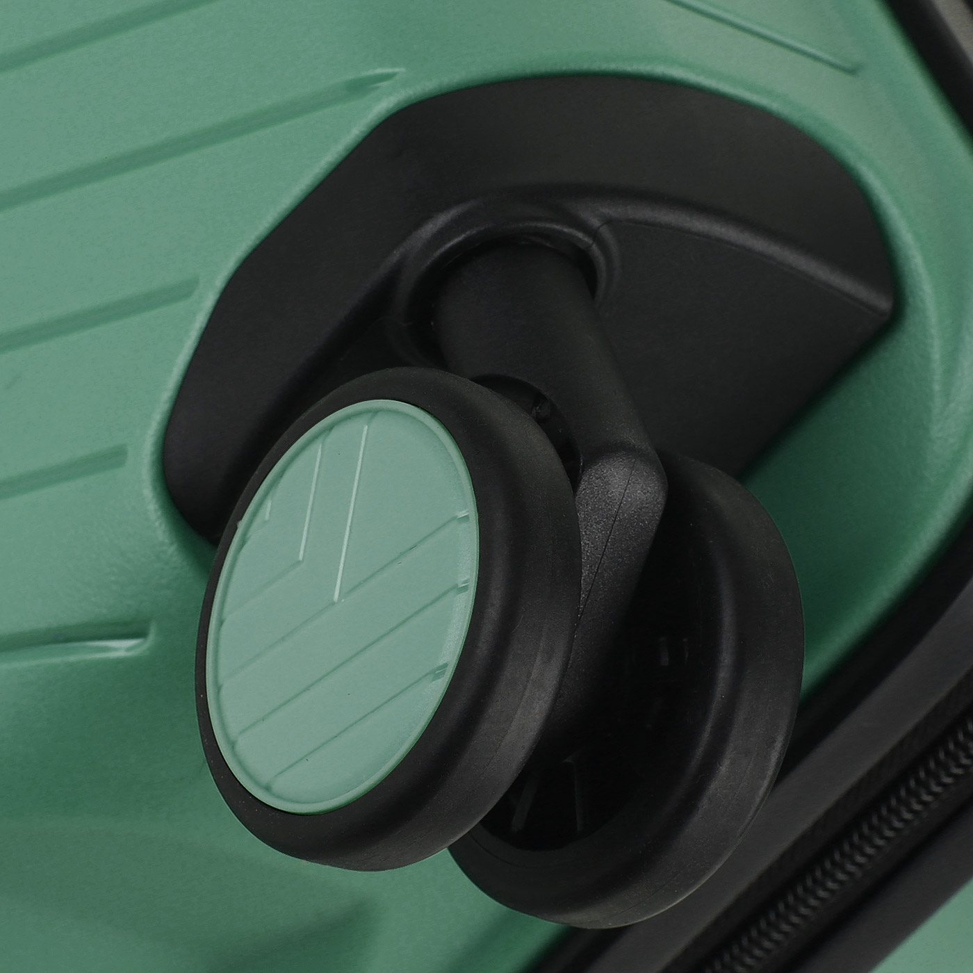 Чемодан для ручной клади из полипропилена с кодовым замком Eberhart Allure