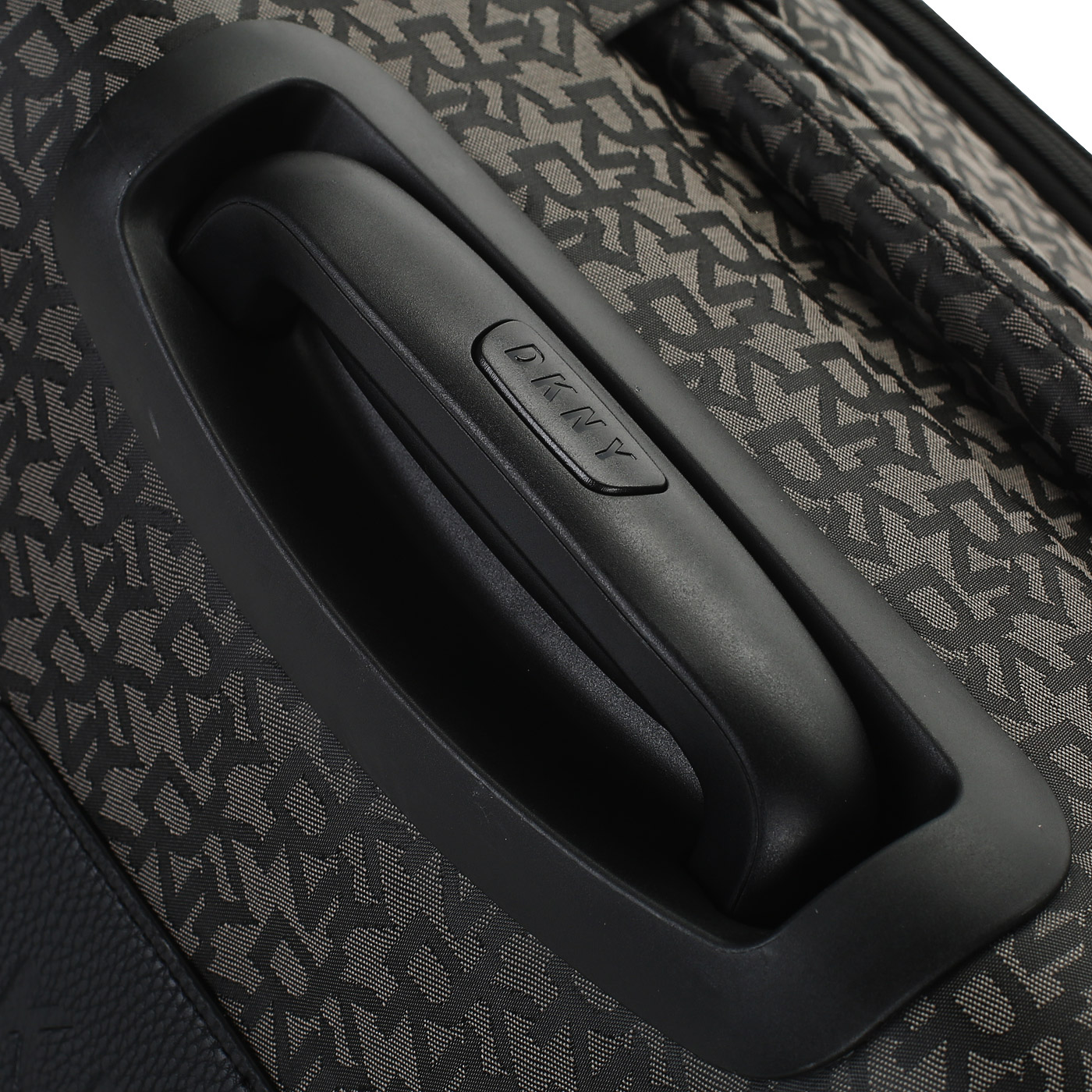 Чемодан средний M тканевый с кодовым замком DKNY DKNY-090 Signature softs