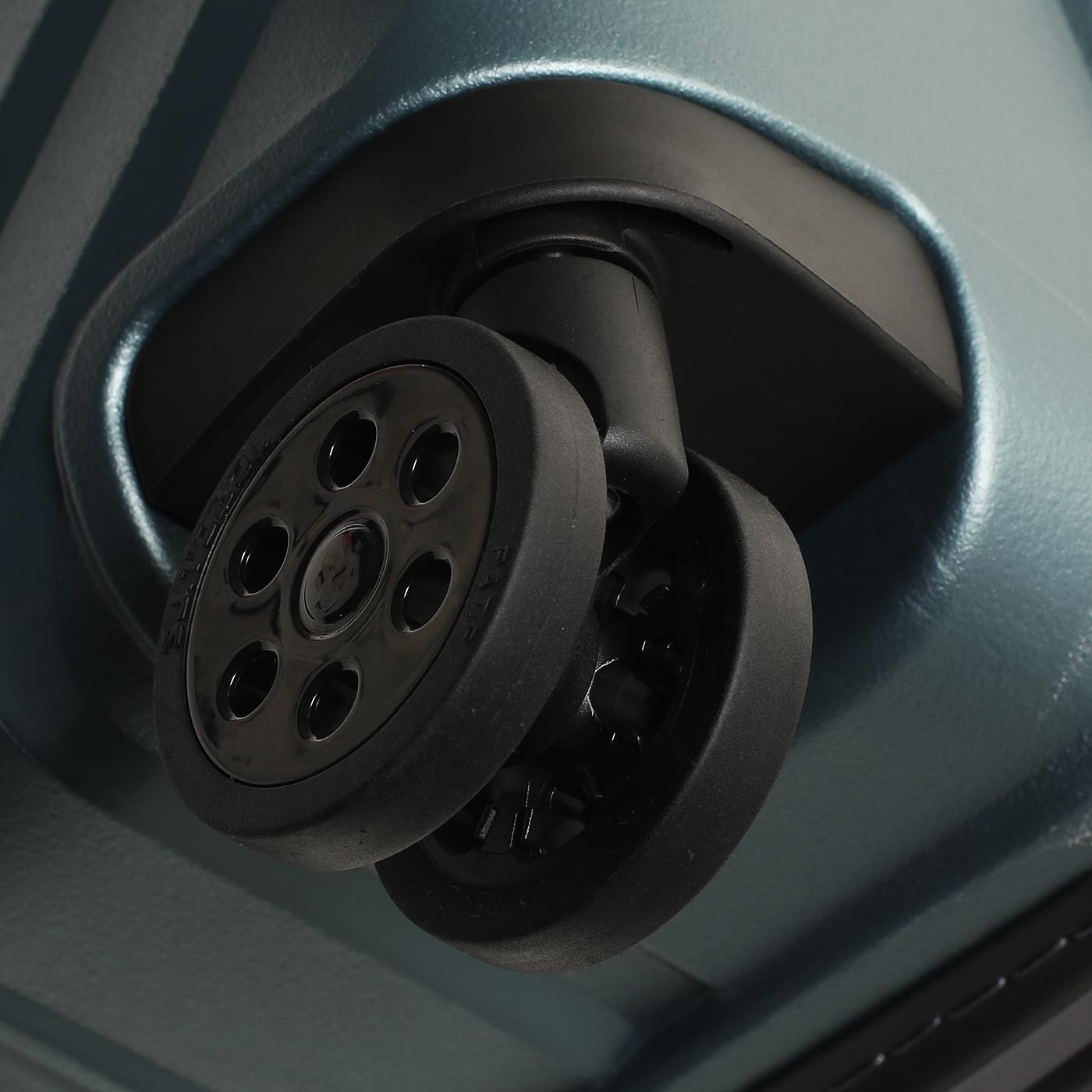 Чемодан большой L из полипропилена Eberhart Chronos